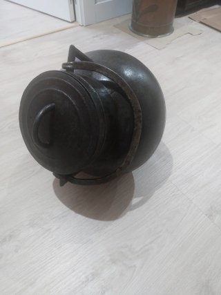 Pote de hierro fundido antiguo