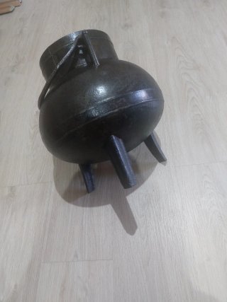 Pote de hierro fundido antiguo