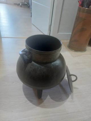 Pote de hierro fundido antiguo