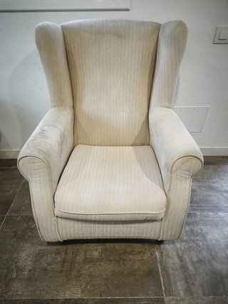 Sillón individual beige tela