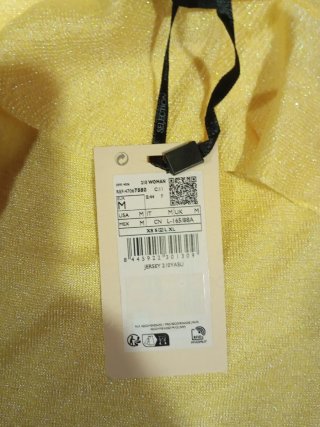 Camiseta amarilla asimétrica con volantes