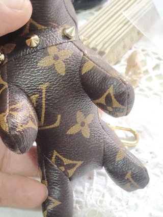 Louis Vuitton Oso Llavero Dorado