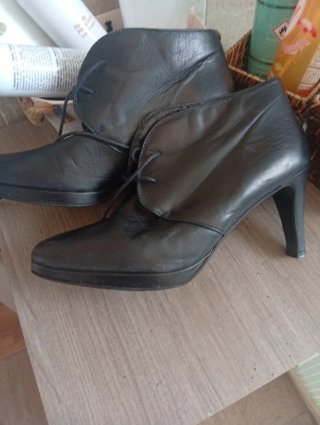 Botines de tacón alto negros