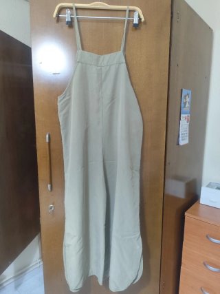 Mono verde militar con bolsillos