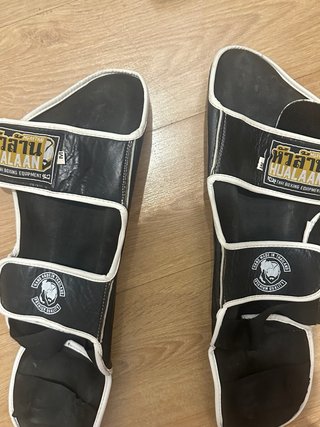 Guantes y espinilleras Muay Thai Hualaan Piel