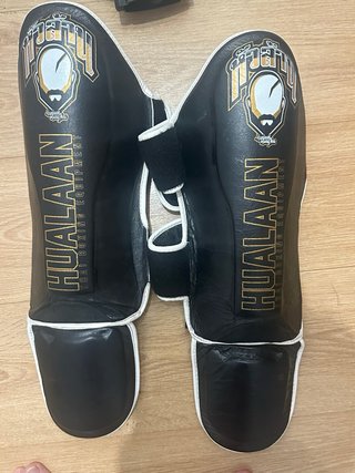 Guantes y espinilleras Muay Thai Hualaan Piel