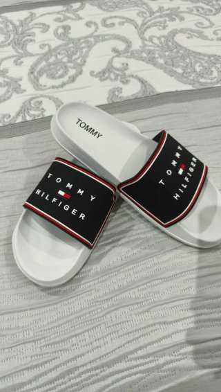 Chanclas Tommy Hilfiger Blancas y Negras
