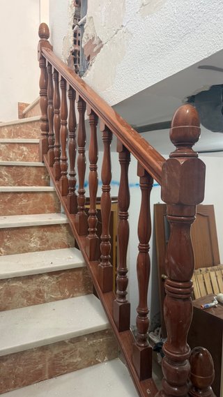 Barandilla de madera para escaleras