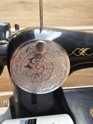 Máquina de coser Alfa antigua