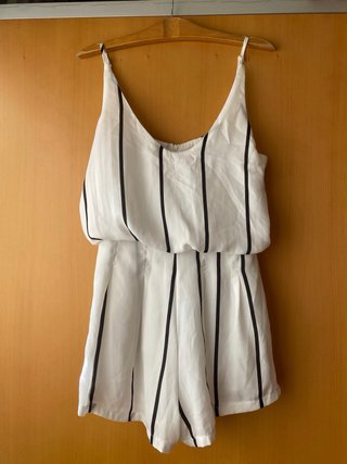 Mono corto blanco con rayas negras