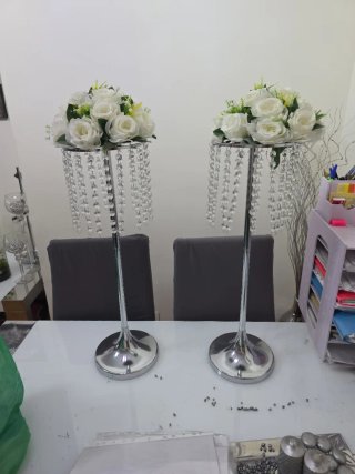 Candelabro porta flores plata y blanco