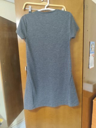 Vestido gris de manga corta