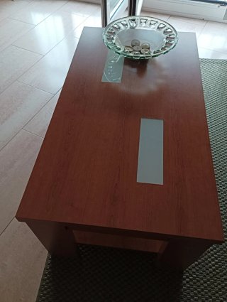 Mesa de centro de madera y cristal