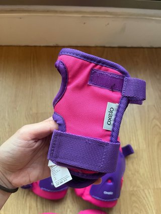 Set protecciones patinaje Oxelo morado/rosa