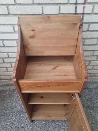 Mesita de noche de madera