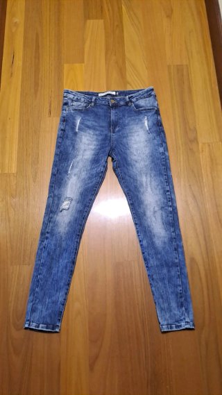 Pantalón vaquero slim fit desgastado