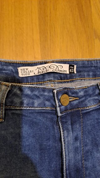 Pantalón vaquero slim fit desgastado