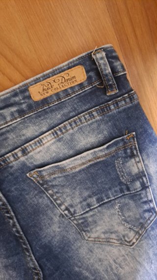 Pantalón vaquero slim fit desgastado