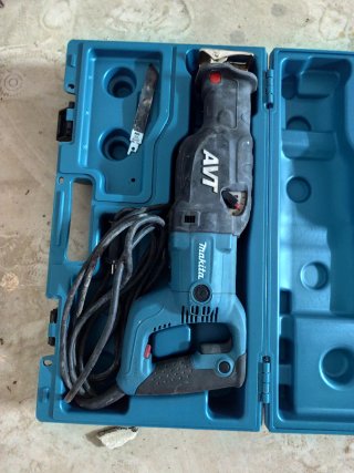 Sierra Sable Makita AVT 1510W