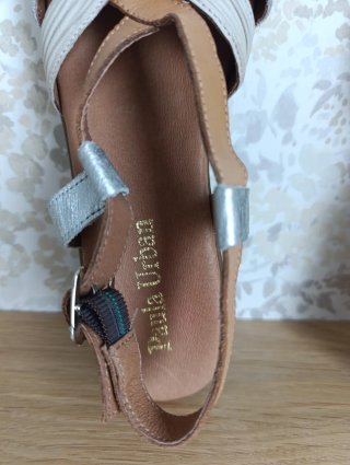 Sandalias Paula Urban Marrón y Plata