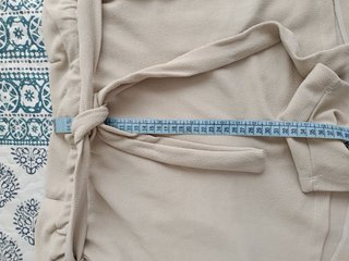 Pantalón corto beige con cinturón