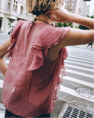 Blusa Zara volantes rosa Talla XS