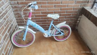 Bicicleta infantil azul y rosa