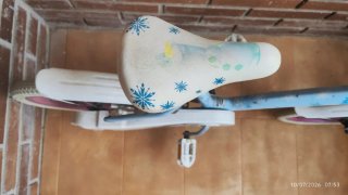 Bicicleta infantil azul y rosa