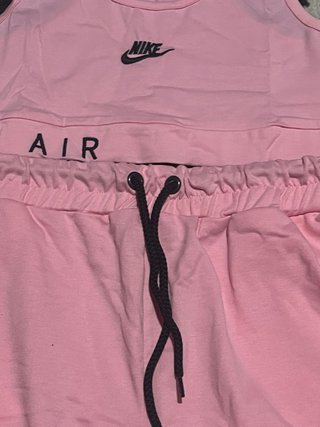 Top deportivo y pantalón corto rosa talla L