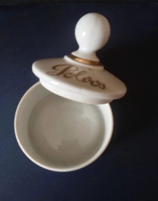 Antiguo joyero de porcelana con tapa