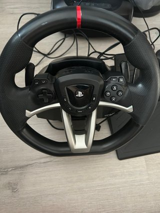 Pedales y Volante HORI para PS4/PS5/PC