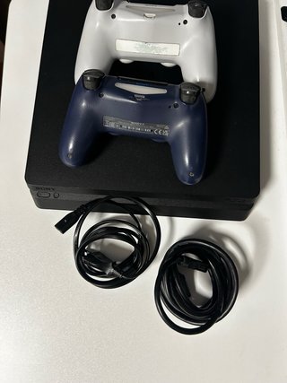 PS4 Slim 1TB + 2 Mandos + Cables