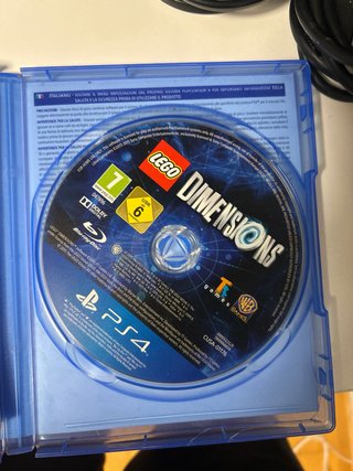 PS4 Slim 1TB + 2 Mandos + Cables