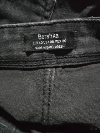 Pantalón vaquero negro con cordones