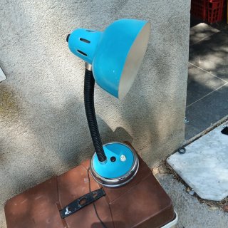 Lámpara de escritorio azul flexible