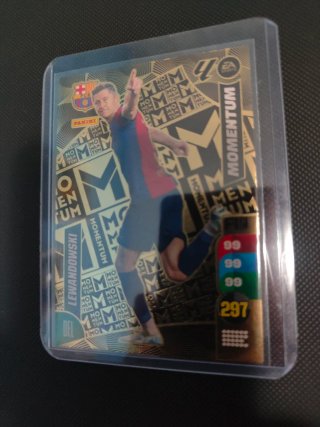 Carta Panini Momentum Lewandowski