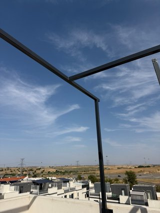 Pérgola metálica para paneles solares