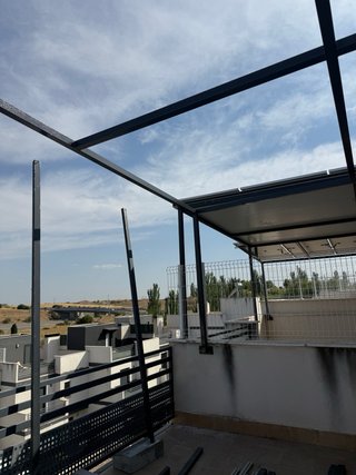 Pérgola metálica para paneles solares