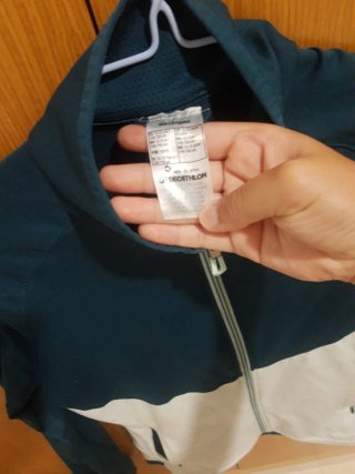 Chándal Decathlon niña verde y blanco