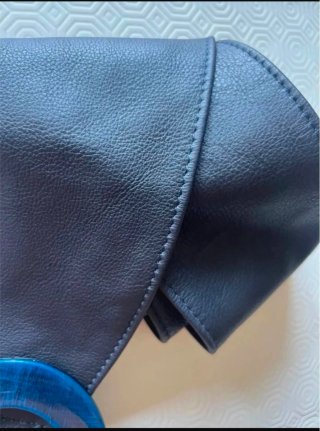 Cintura Nera con Fibbia Cerchio Blu