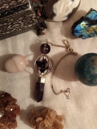 Joyero y minerales variados