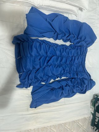 Vestido azul fruncido para fiesta