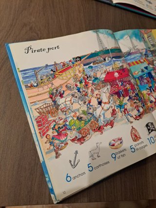 3 libros en ingles de "1001 things to spot"