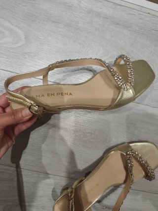 Sandalias doradas Alma en Pena sin estrenar