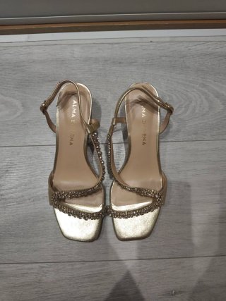 Sandalias doradas Alma en Pena sin estrenar