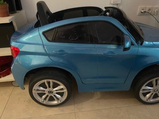 Coche a batería infantil azul sin mando