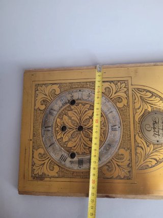 Quadrante antico in ottone inciso"Tempus Fugit"