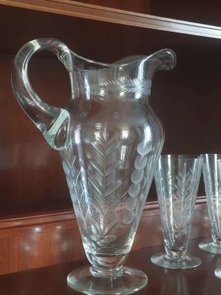 Jarra y 6 vasos antiguos