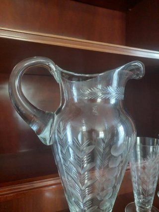 Jarra y 6 vasos antiguos