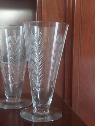 Jarra y 6 vasos antiguos
